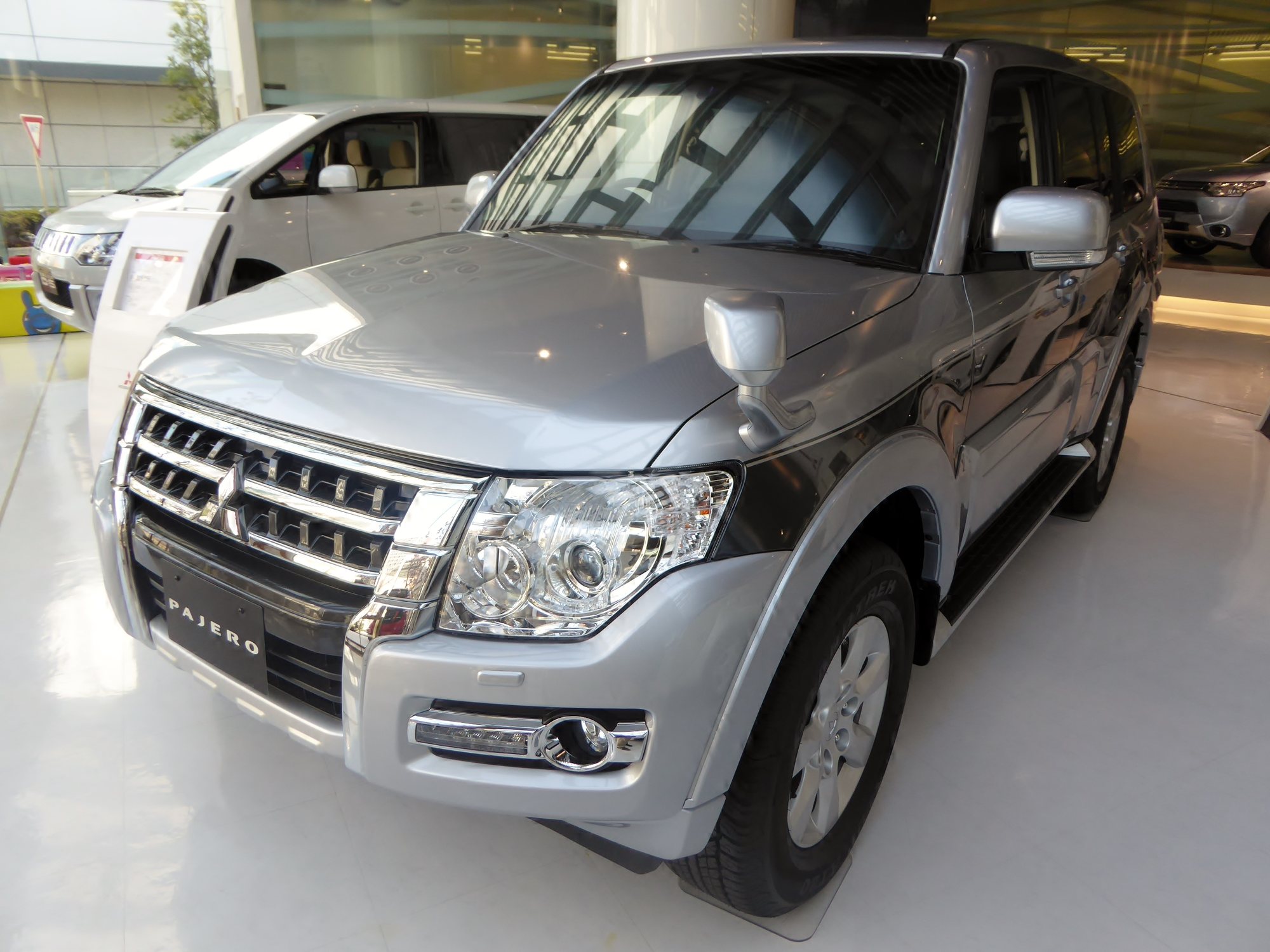 Mitsubishi Pajero 2019, photo 2 (photo: Wikimedia Commons, CC BY-SA)